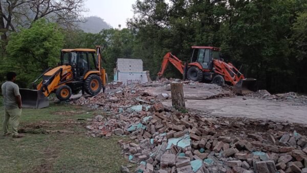  प्राचीन कालू शहिद की मजार को प्रशासन ने किया ध्वस्त