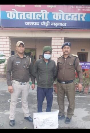  5 पेटी अवैध अंग्रेजी शराब के साथ पौड़ी पुलिस ने अलग-अलग स्थानों से तीन शराब तस्करों को किया गिरफ्तार