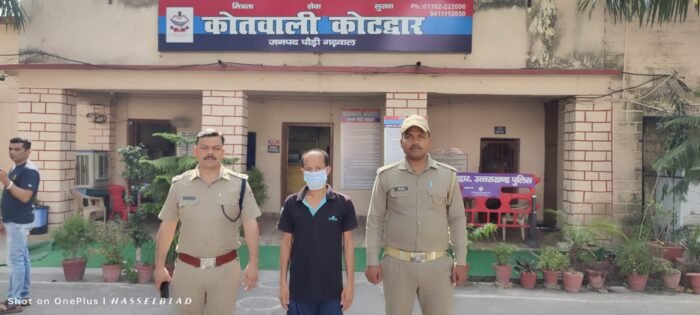  झुलापुल का शराब तस्कर दीपक उर्फ दीपू सहित लक्ष्मण को पुलिस ने किया गिरफ्तार , दोनो को किया गया था जिला बदर लेकिन वापिस आकर अपने घरों में रह रहे थे छुपकर