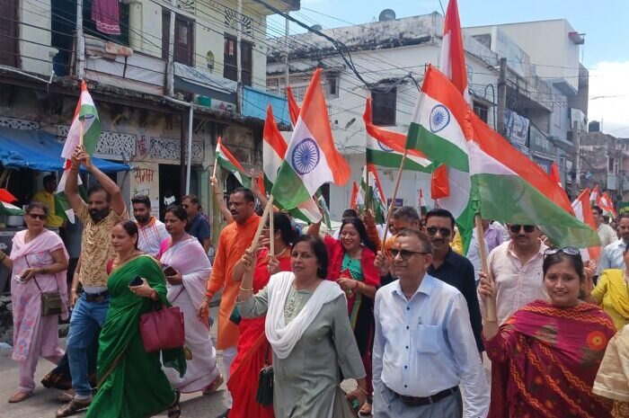  भारतीय जनता पार्टी व युवा मोर्चा ने किया भव्य तिरंगा यात्रा का आयोजन: देशभक्ति में उमड़ा जन सैलाब