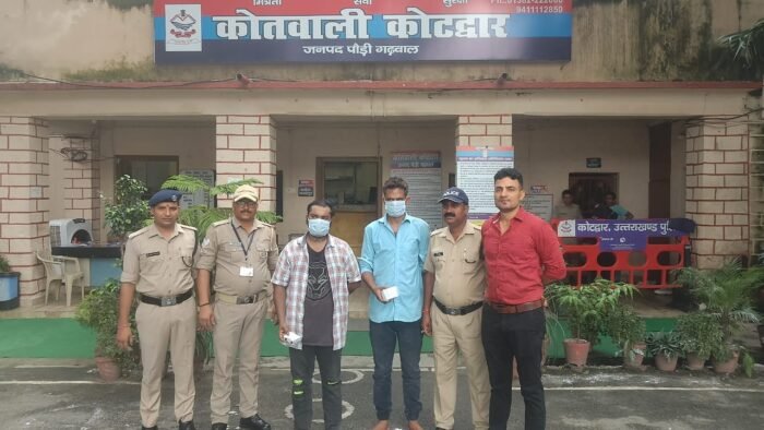  06.00  स्मैक के साथ 2 नशा सप्लायरों को पुलिस ने किया गिरफ्तार