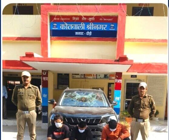  श्रीनगर पुलिस ने 3 शातिर नशा तस्करों को किया गिरफ्तार, कॉलेजों के युवाओं को करते हैं नशा सप्लाई  पूर्व में भी जा चुके हैं जेल