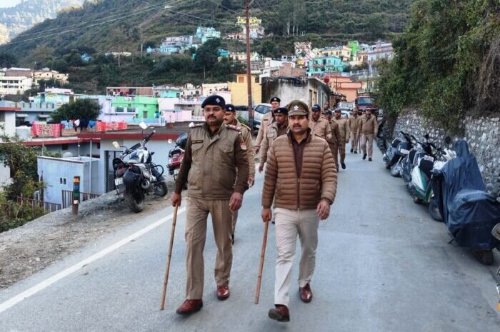  पौड़ी पुलिस ने विभिन्न कस्बों में निकाला फ्लैग मार्च, आराजक तत्वों में होंगी कठोर कार्यवाही