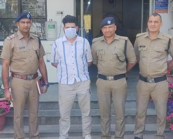  पुलिस ने नशा तस्करी में लगातार सक्रिय रहे 4 नशा तस्करों को गैंगस्टर एक्ट में किया गिरफ्तार