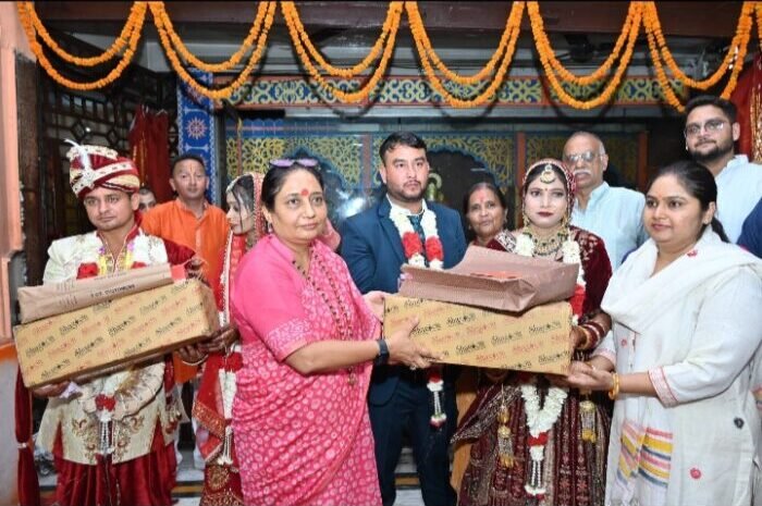 विधानसभा अध्यक्ष ऋतु खण्डूडी भूषण ने सामुहिक विवाह समारोह में पहुंचकर वर वधू को दिया आशीर्वाद