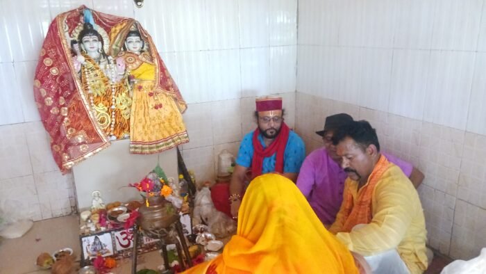 पौराणिक सिद्धपीठ सिद्धबाबा मंदिर में मूर्तियां की प्राण प्रतिष्ठा के बाद भंडारे का किया आयोजन