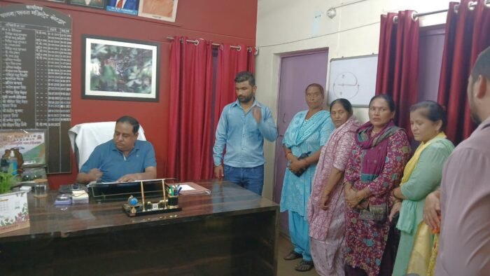 भाबर गैस एजेंसी के घटतोली विवाद के बाद वार्डवाशी आये आगे, दिया ज्ञापन