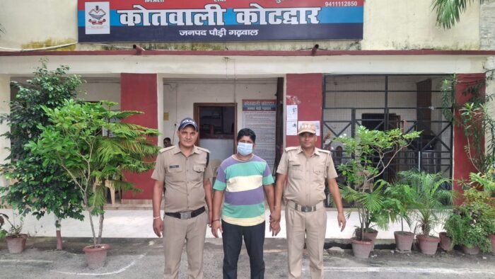  सोशल मीडिया पर अधिकारियों की पोल खोलने वाले हिस्ट्रीशीटर सुधीर बहुगुणा को पुलिस ने किया गिरफ्तार
