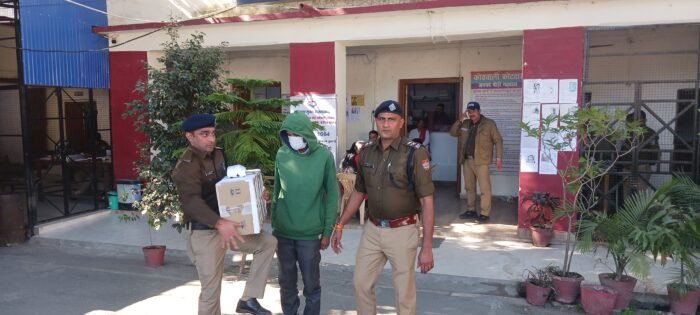  पुलिस का ड्रग्स माफियाओं पर कड़ा प्रहार, मेडिकल स्टोर में छापेमारी,भारी मात्रा में 6288 नशीले कैप्सूल ज़ब्त