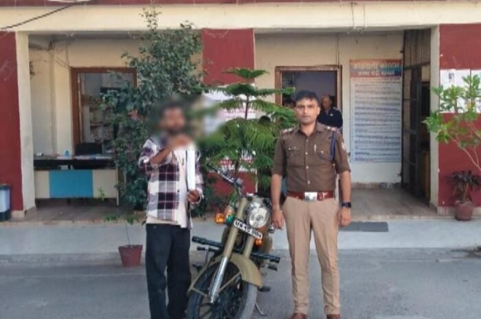  युवक ने बुलेट  से की आतिशबाजी, पुलिस ने करी बाइक सीज: देखें वीडियो