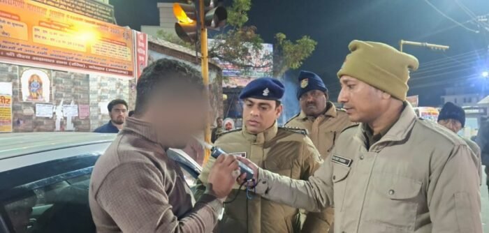  शराब पीकर वाहन चलाने व यातायात नियमों का उल्लंघन करने वाले चालकों पर पुलिस की कार्यवाही जारी