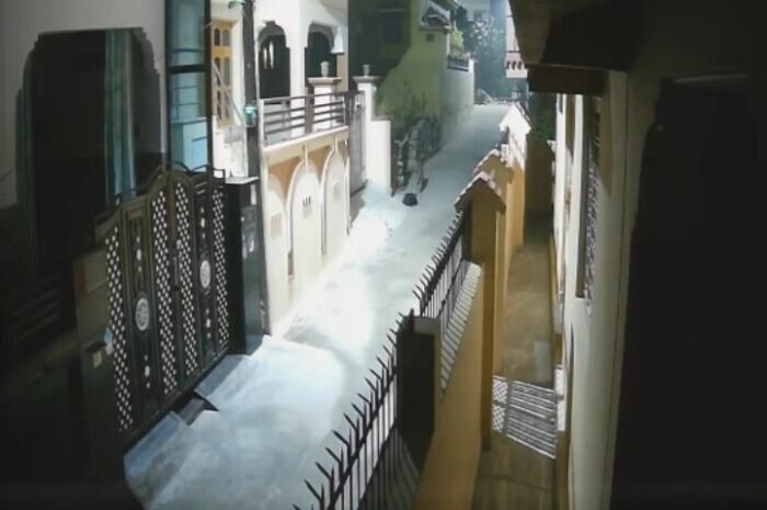  कोटद्वार के लालपानी में घर के बाहर से कुत्ते को उठा लें गया गुलदार, ग्रामीणों में दहशत: देखें वीडियो