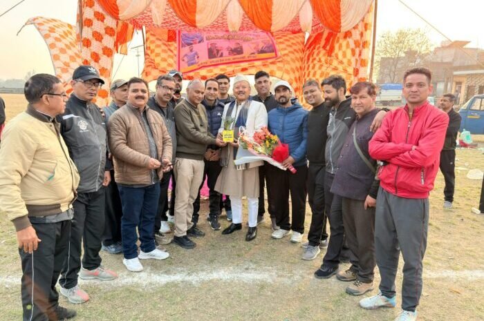  वरिष्ठ पत्रकार स्व0 सुधीन्द्र नेगी की याद में  मैत्री क्रिकेट मैच का हुआ आयोजन, प्रतियोगिता में बार एसोसिएशन ने फाइनल पर किया कब्ज़ा